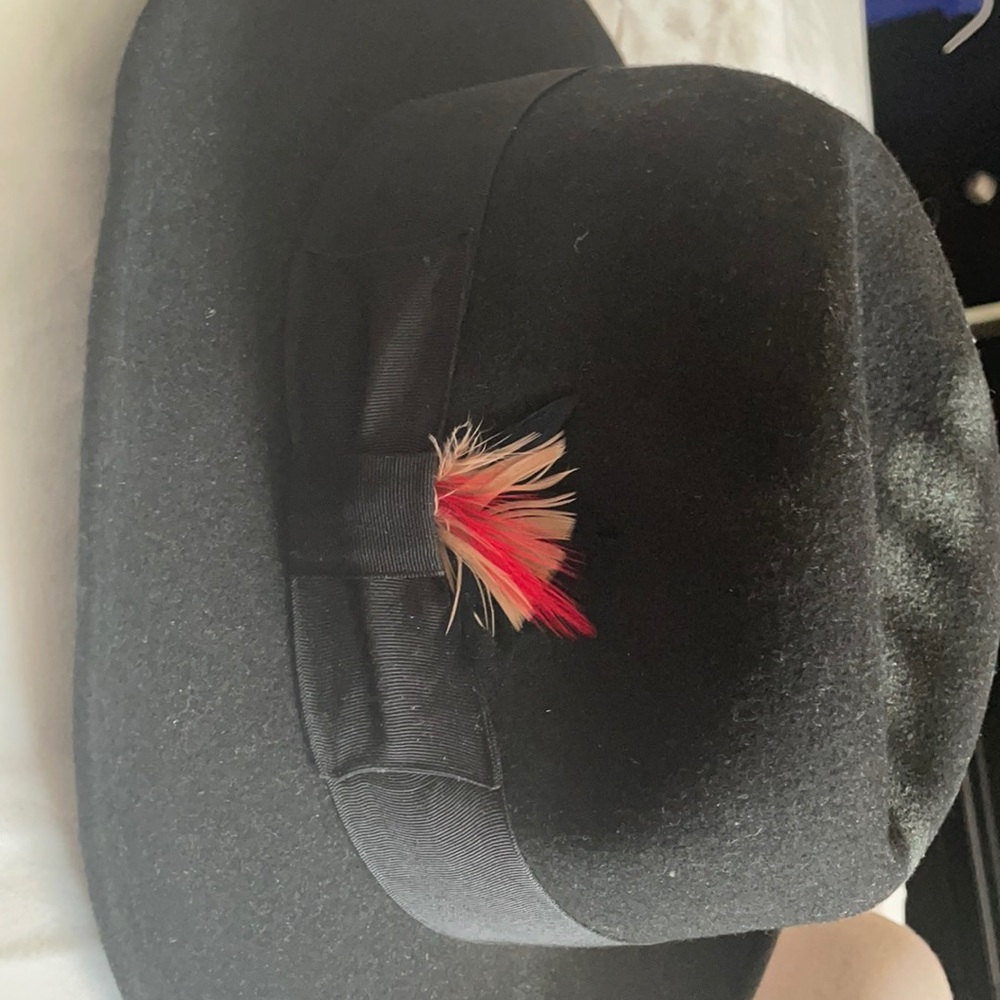 Men’s black hat